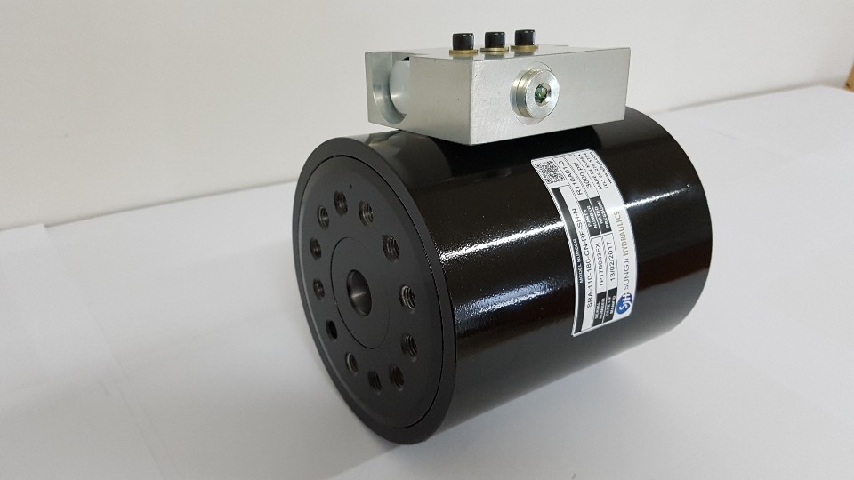 Hydraulic component with label